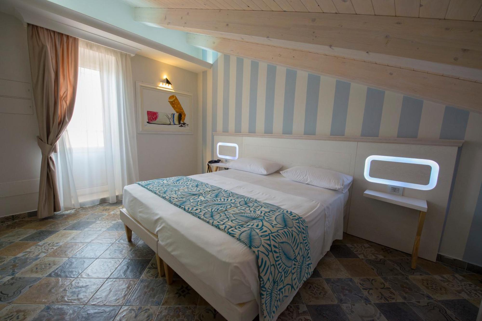 Residenza Donna Giovanna تروبيا الغرفة الصورة